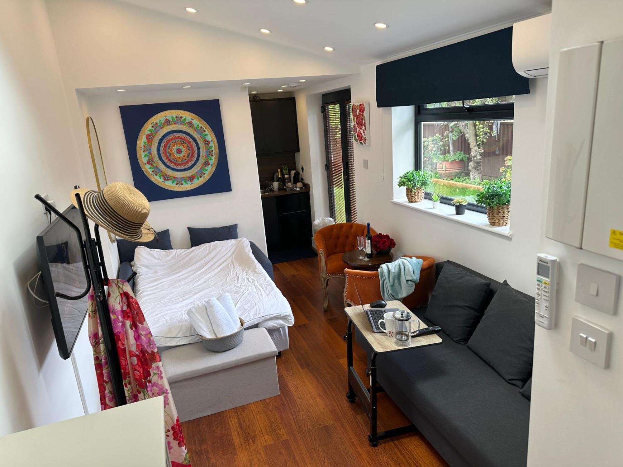 Bespoke Gallery Guesthouse Хендон Экстерьер фото