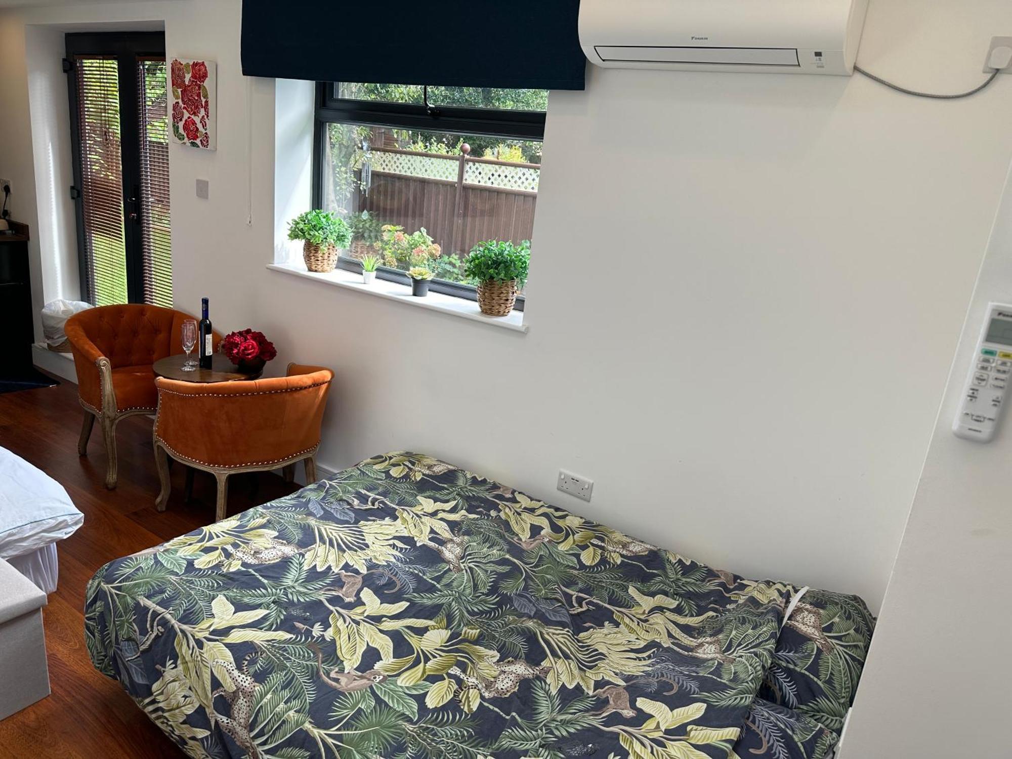 Bespoke Gallery Guesthouse Хендон Экстерьер фото